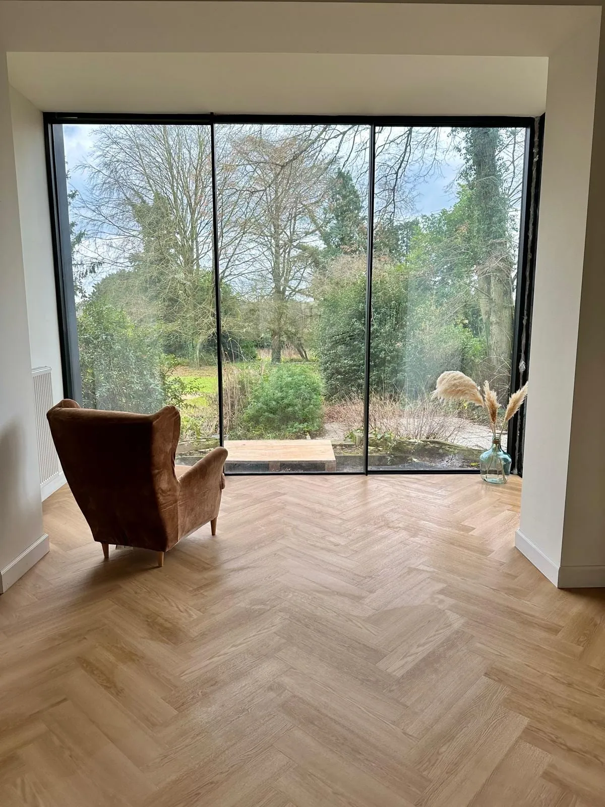 Pure Concept — living room opening onto the garden